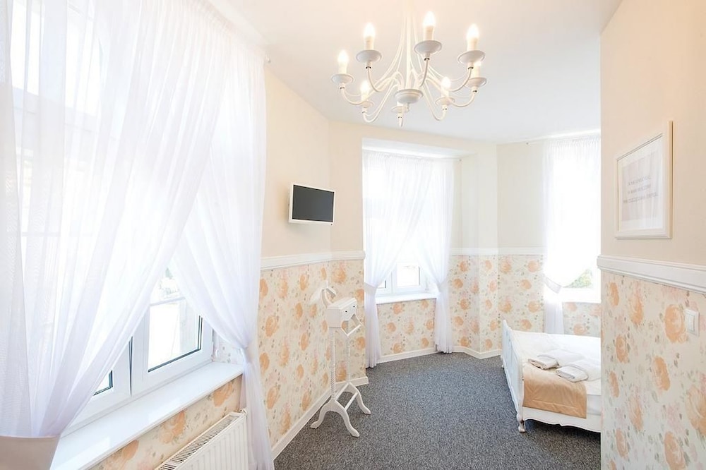 Standard Double Room (24)