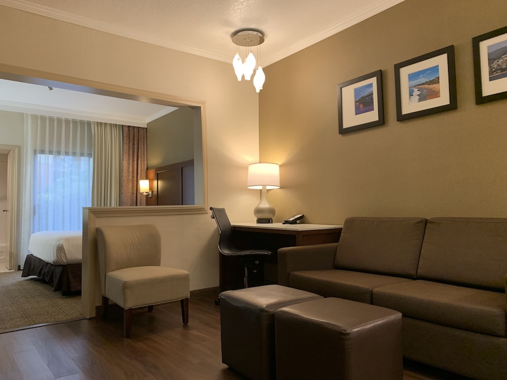 Suite, 1 Queen Bed, Accessible, Non Smoking - Photo 1