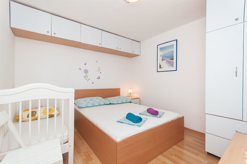 Apartment (A6)