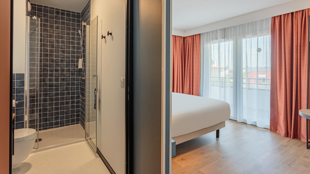 Standard Room, 1 Queen Bed