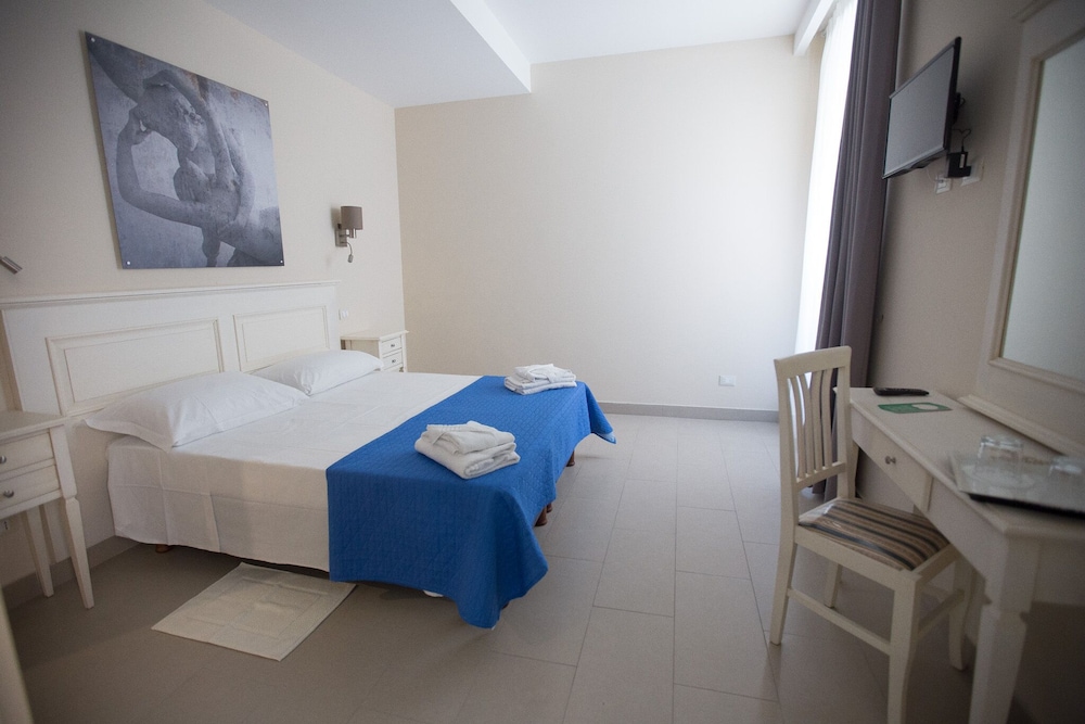 Double Room, Annex Building (Colosseum Charme) thumbnail 5