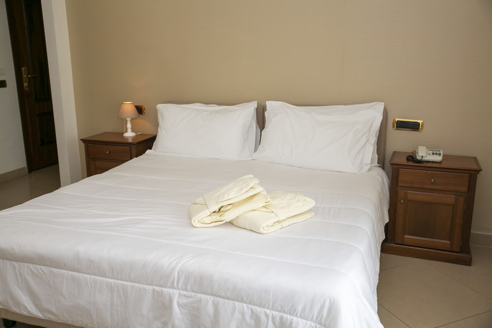 Double or Twin Room - Photo 6