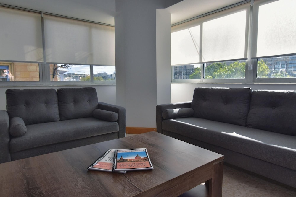 Apartment photo 2