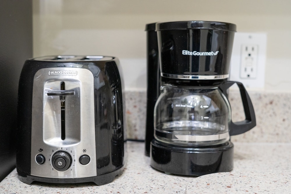City Apartment, 1 Queen Bed, Kitchen photo 1