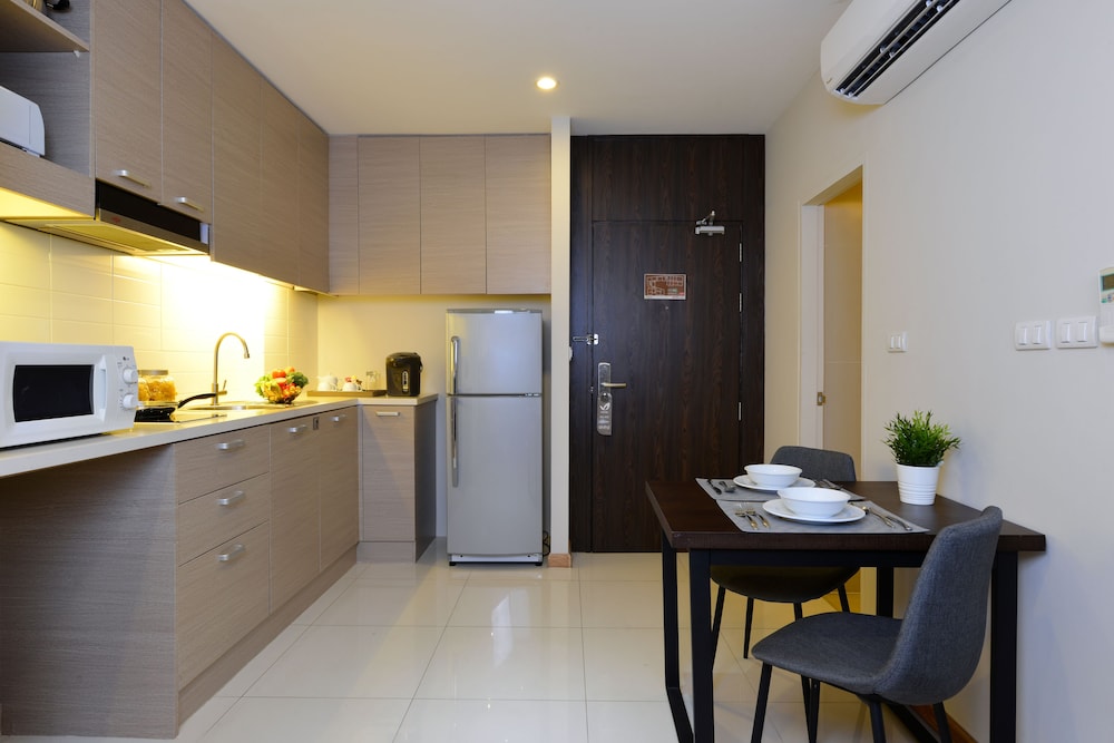 Grand Suite Room with Kitchenette - Photo 7