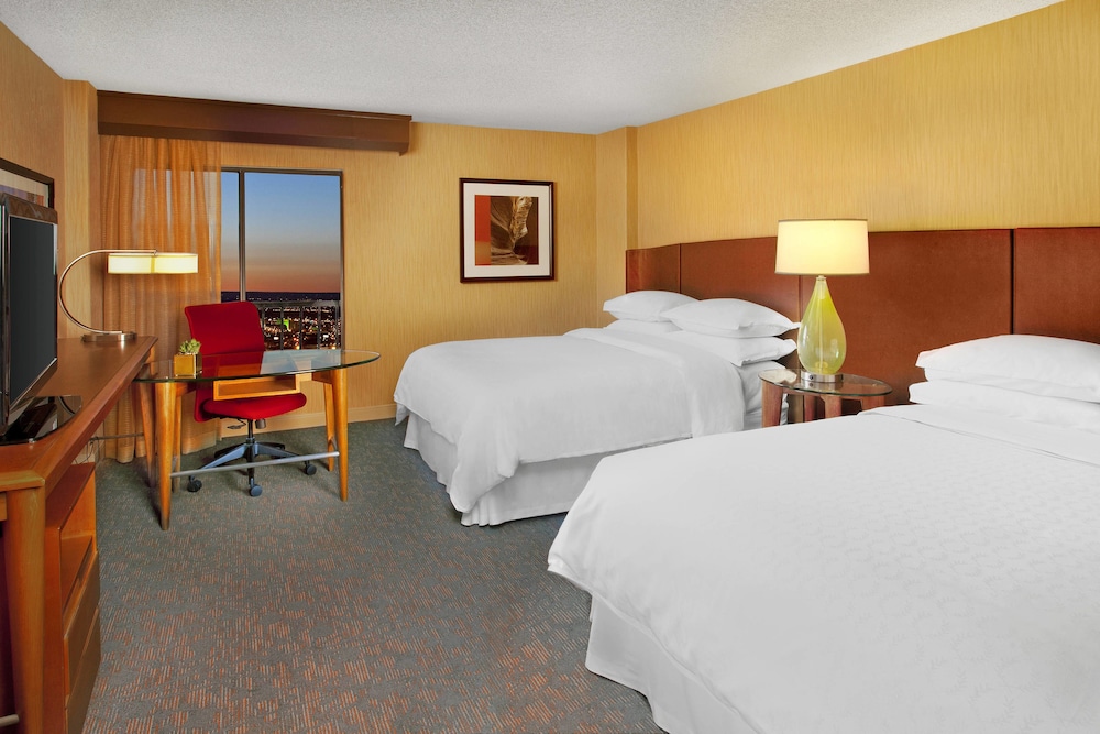 Room, 2 Queen Beds (Mobility Accessible, Roll-In Shower) - Photo 1