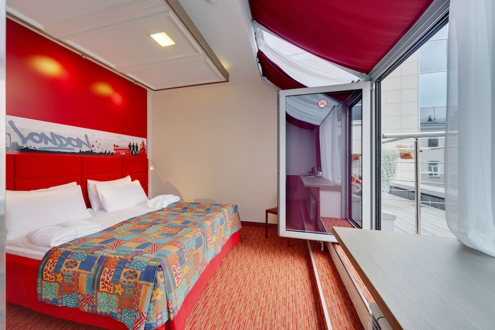Superior Double or Twin Room photo 3
