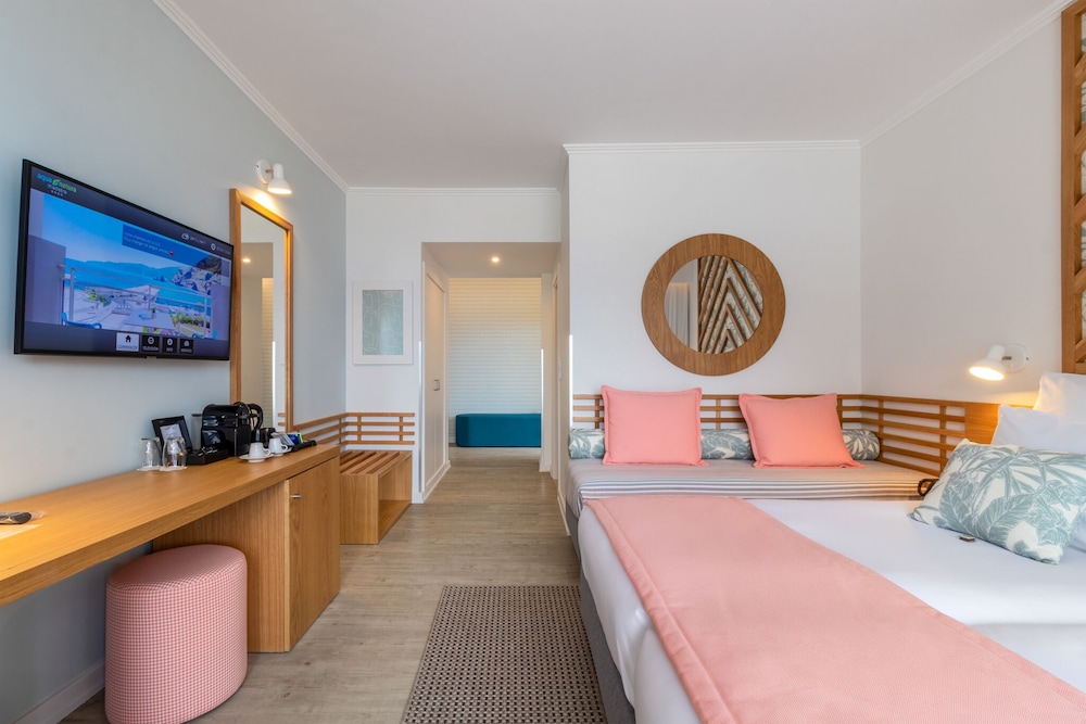 Deluxe Twin Room, 2 Twin Beds, Terrace, Sea View - Photo 3