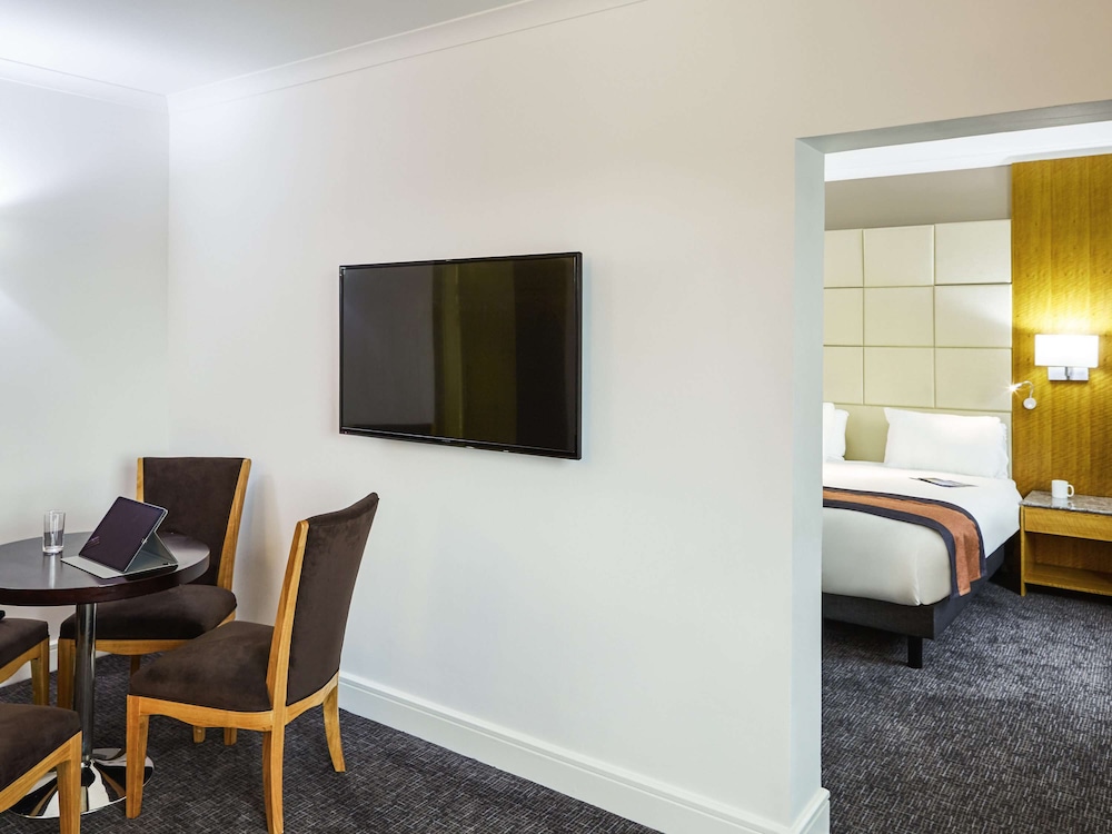 Suite, 1 King Bed - Photo 2
