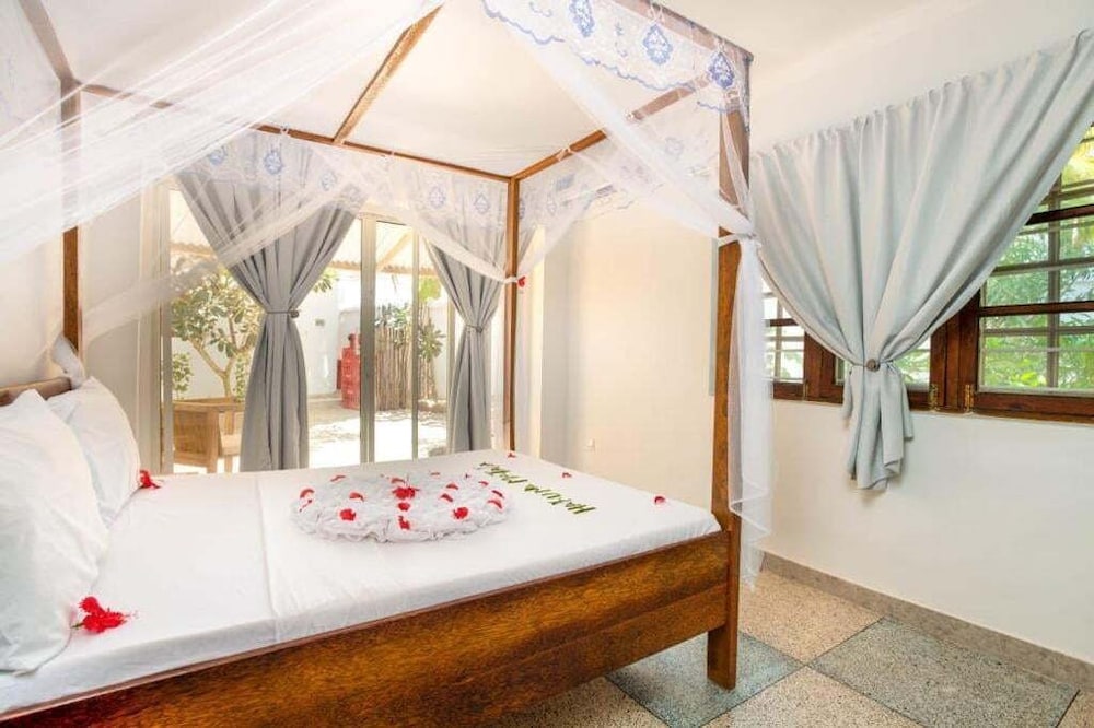 Economy Double Room, Pool View photo 3