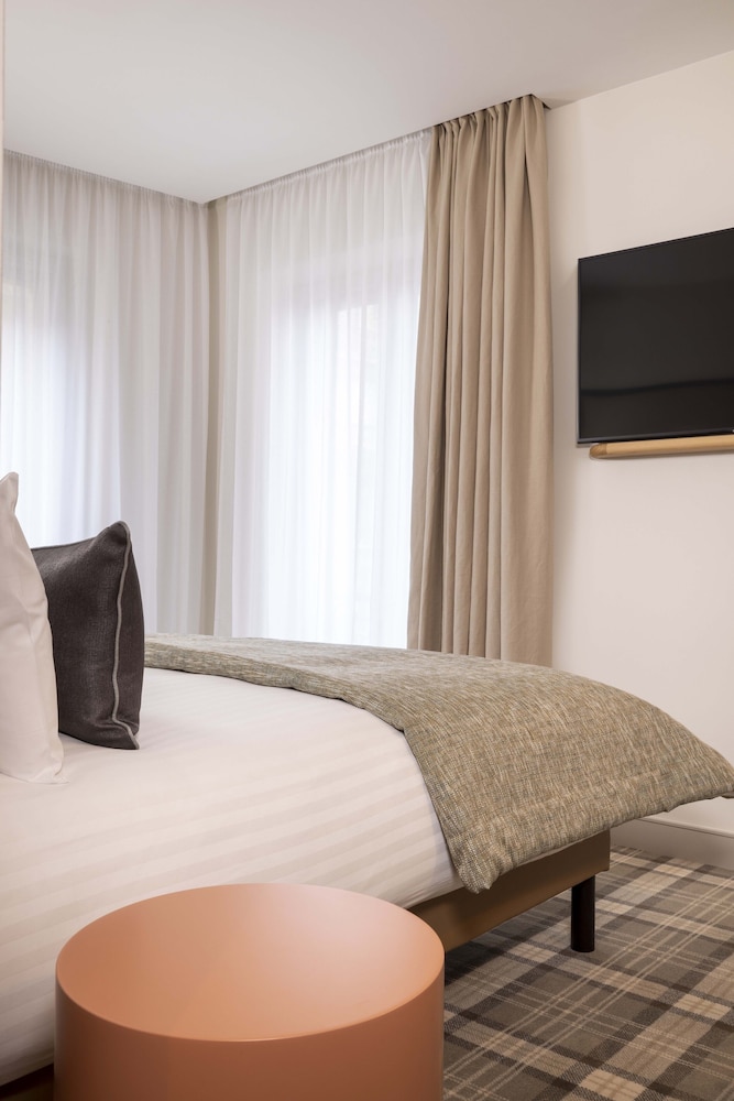 Superior Double or Twin Room (with Spa Access) Superior Double or Twin Room (with Spa Access)