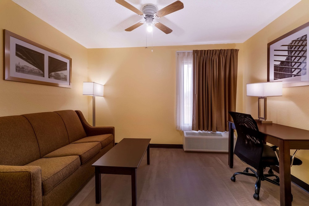 Suite, 1 King Bed photo 2