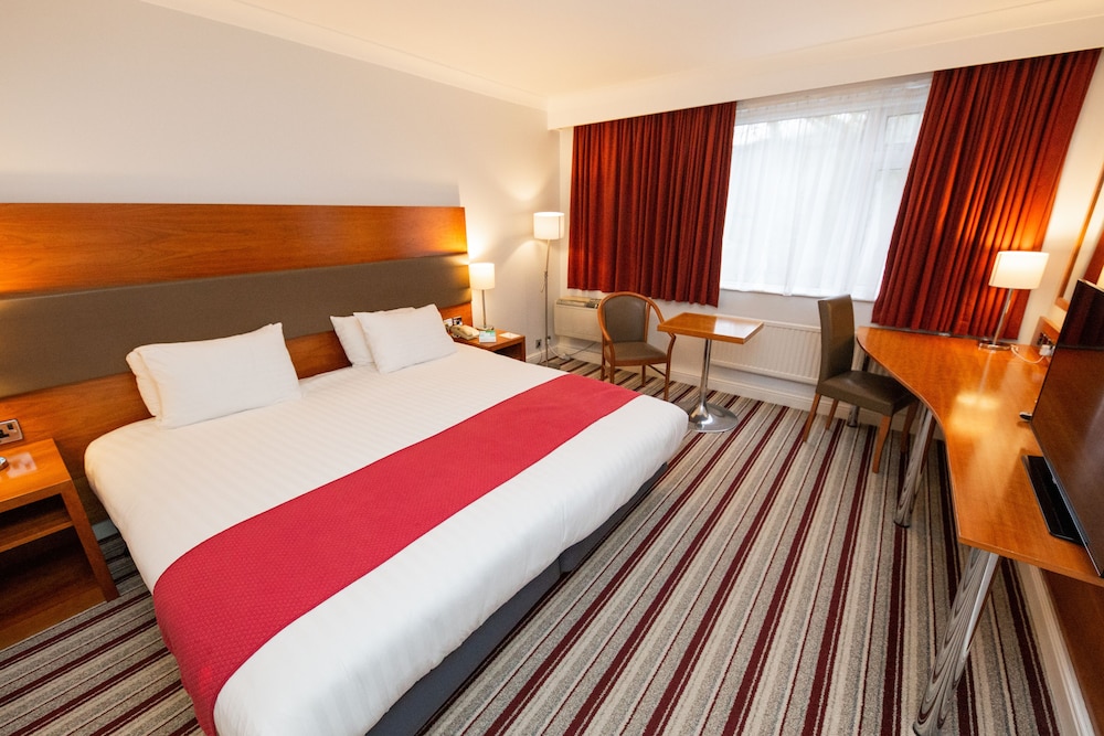Standard Room, 1 King Bed (Super King, zip n link) - Photo 3
