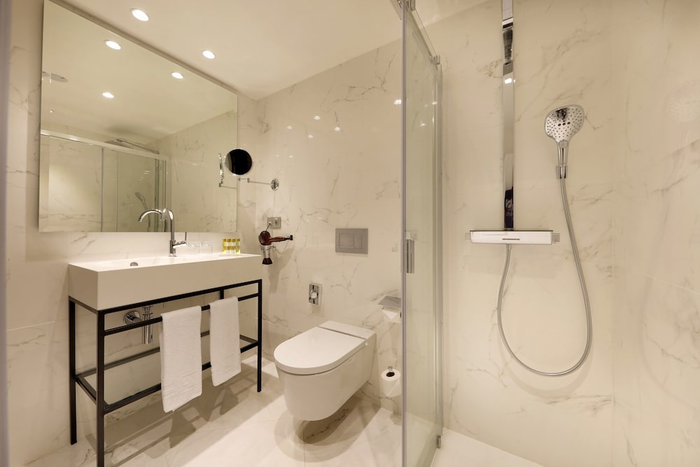 Twin Room (Single Use) thumbnail 6