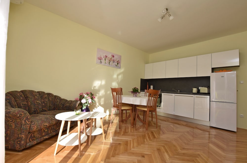 Apartment (A5) photo 2