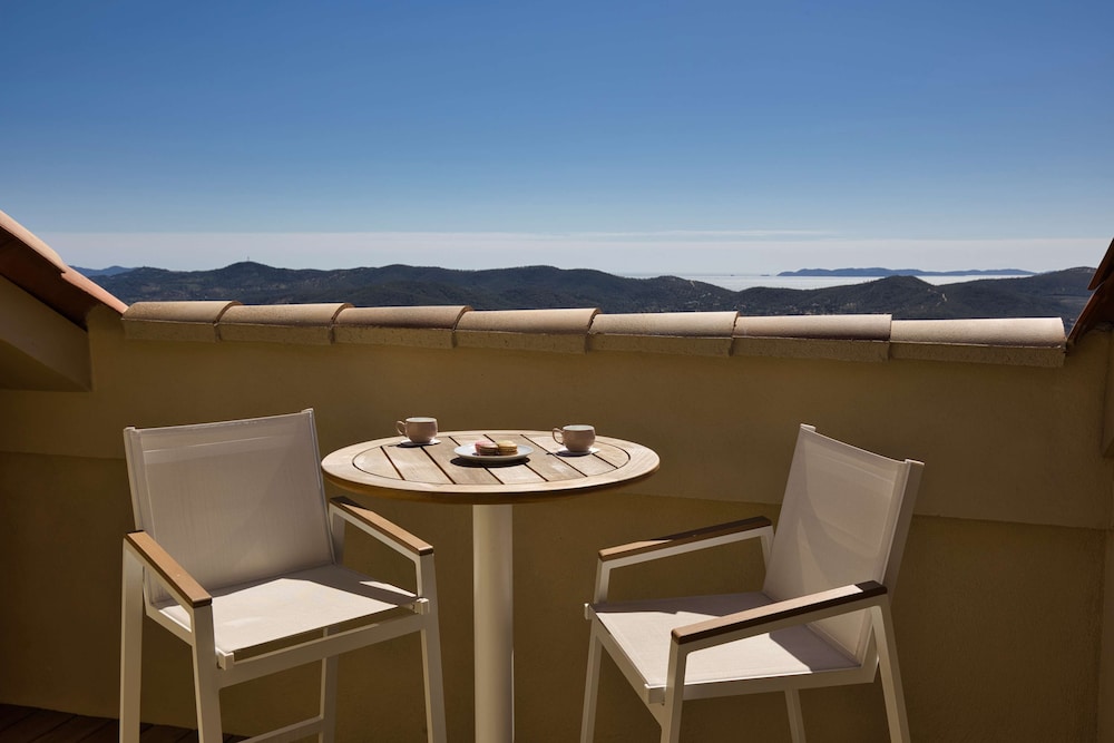 Junior Suite, 1 King Bed, Terrace, Sea View - Photo 4