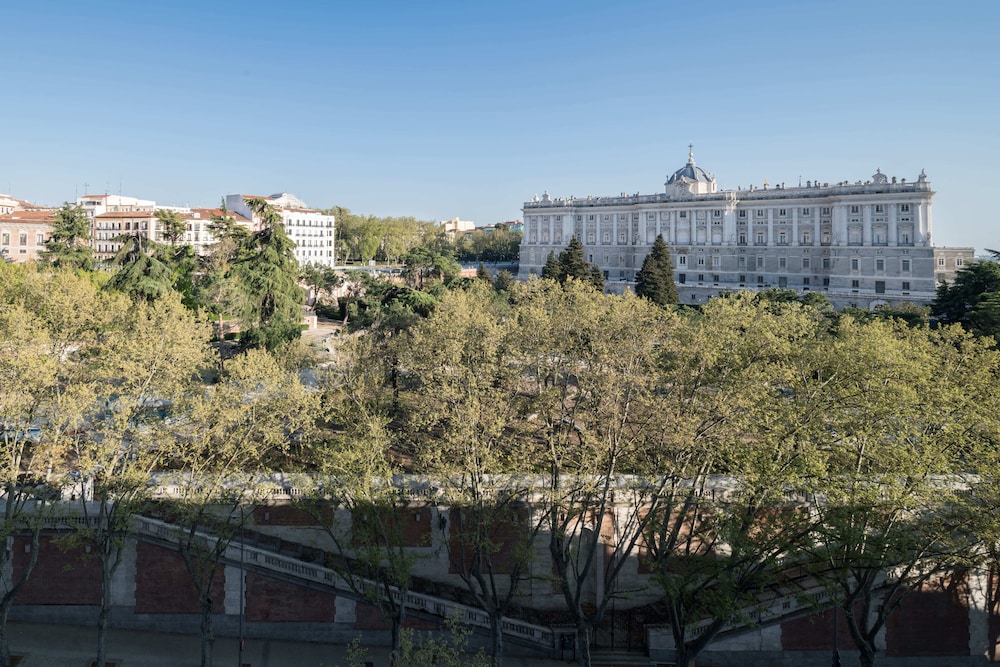 Standard Room (Royal Palace view) - Photo 6