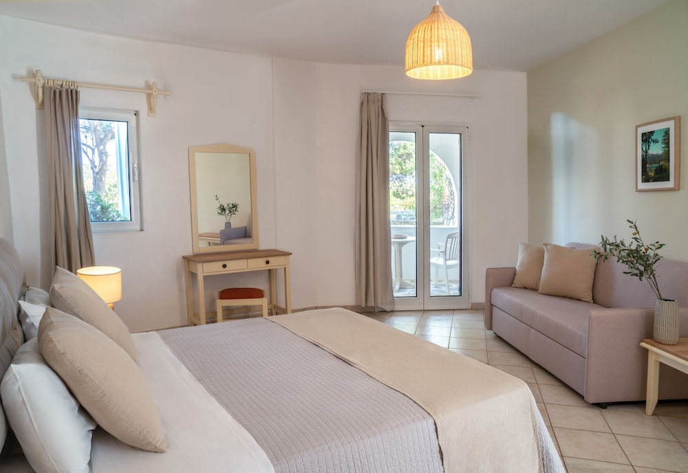 Standard Triple Room, Garden View