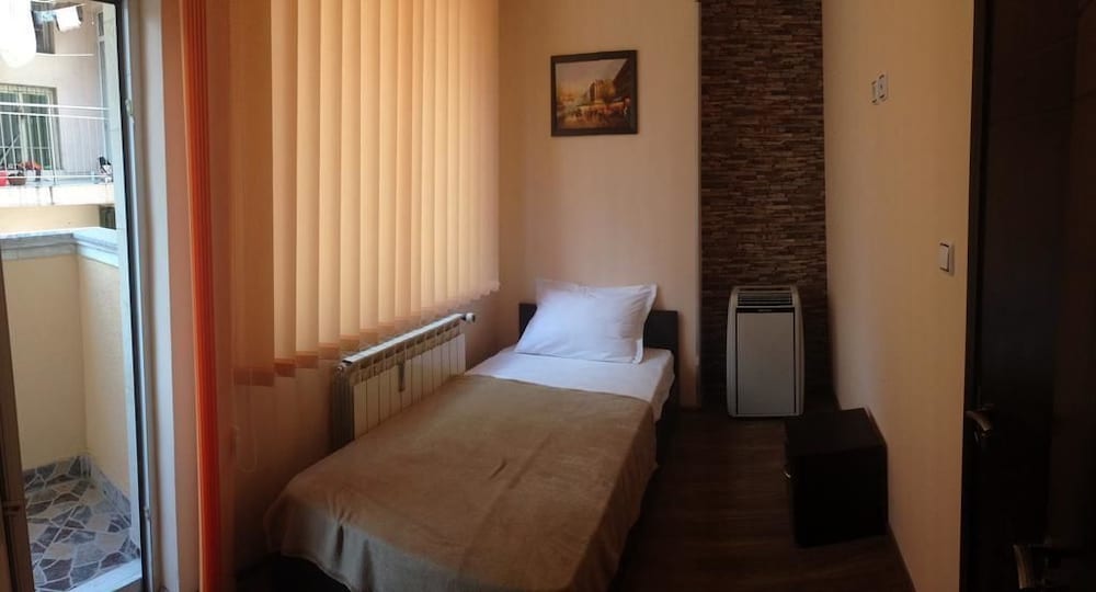 Single Room, Balcony