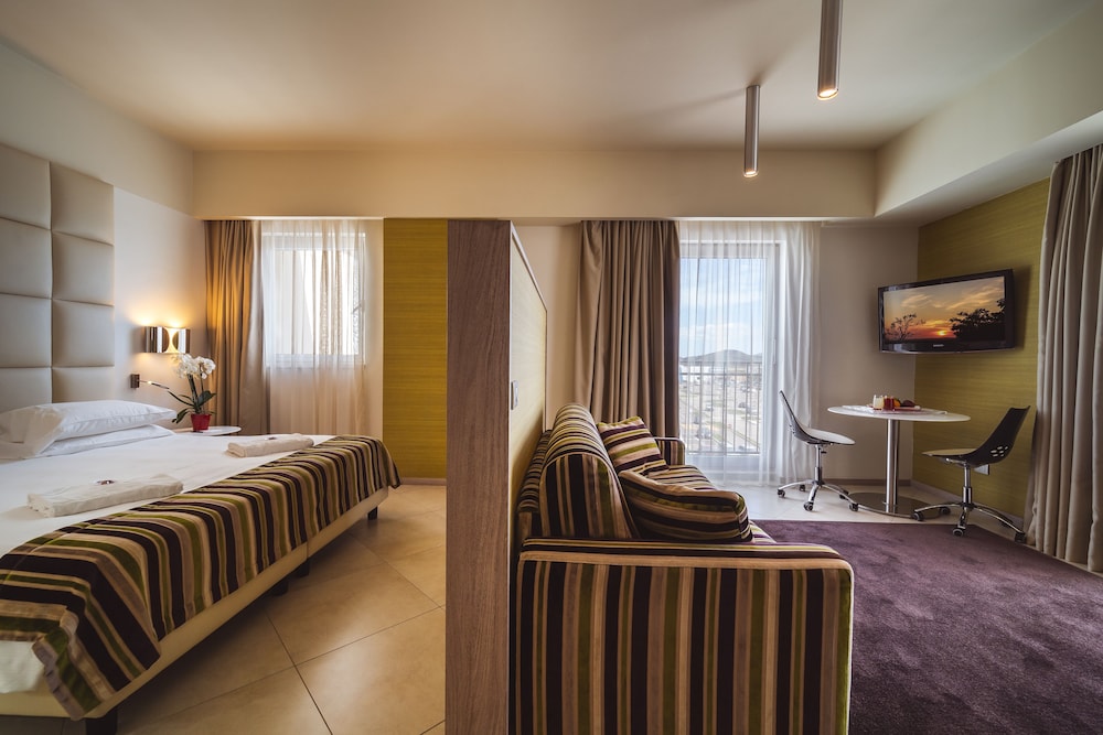 Suite - Photo 6