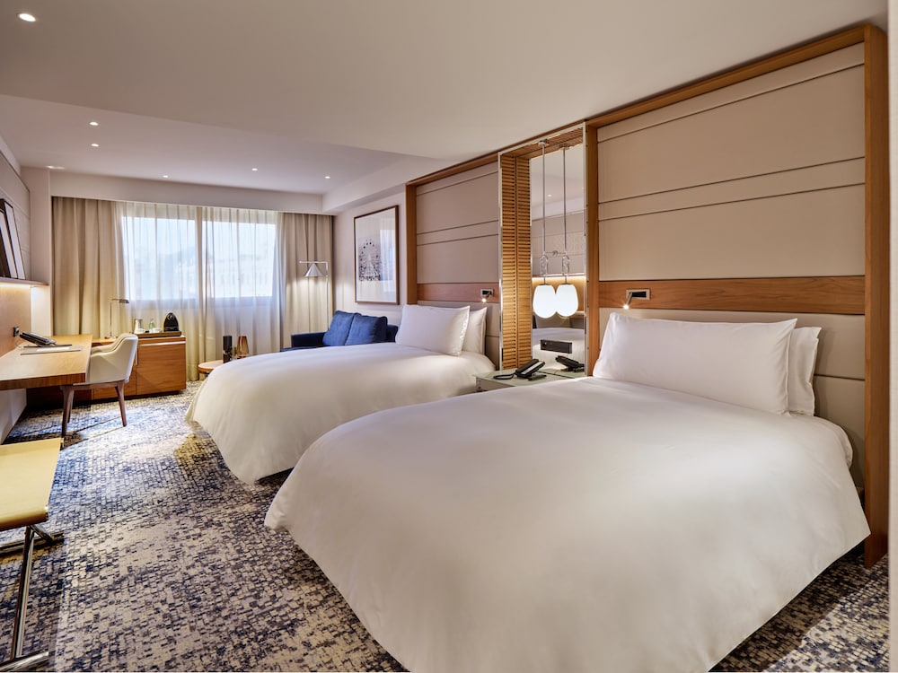 Classic Room, 2 Twin Beds, Accessible, Club Lounge Access