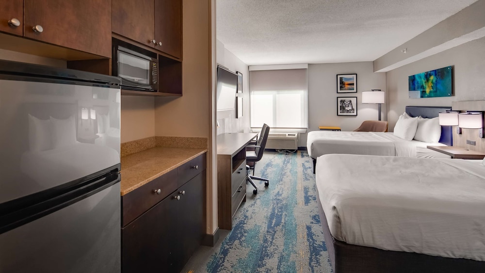 Standard Room, 2 Queen Beds, Non Smoking, Refrigerator & Microwave photo 2
