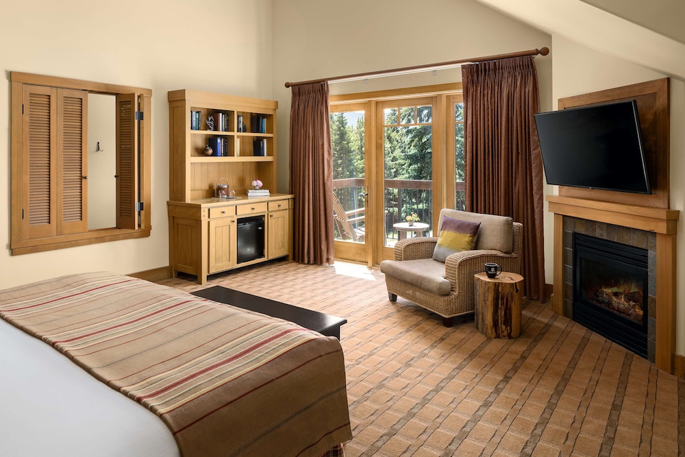 Suite, Golf View, Corner (INN) - Photo 1