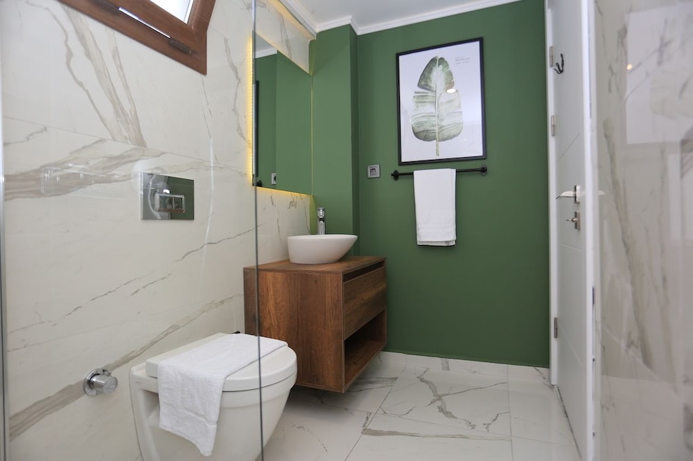 Deluxe Apartment, 2 Bedrooms, Kitchen, Partial Sea View photo 3