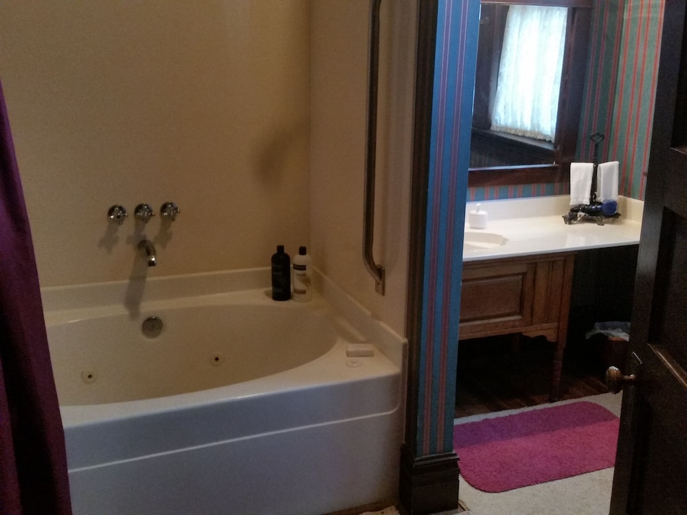Deluxe House, 1 Queen Bed, Garden View photo 2
