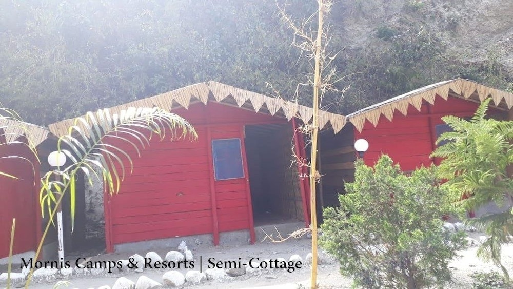 Semi Cottage With Common Washroom photo 2