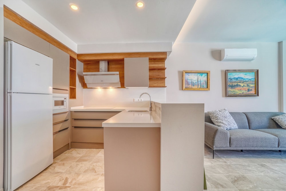 Condo, 3 Bedrooms, Sea View