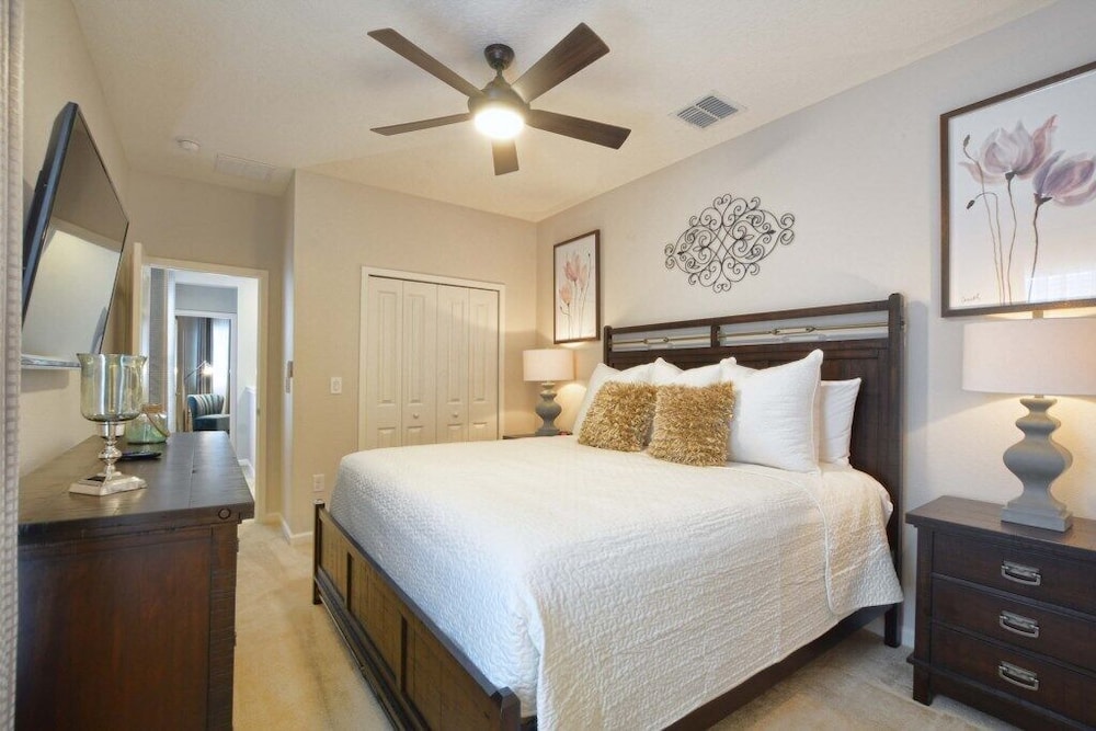House, 6 Bedrooms