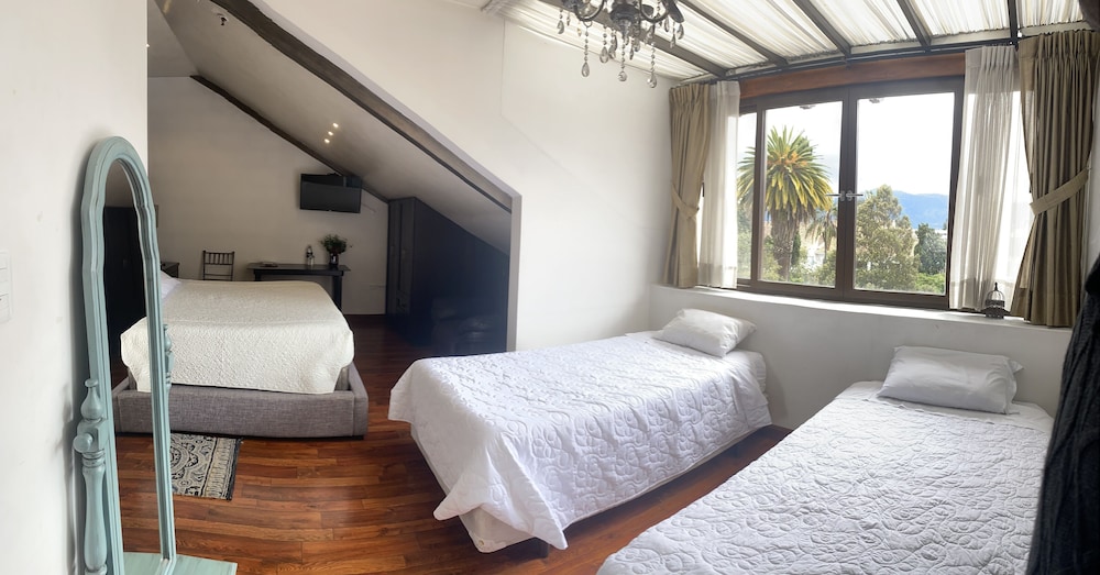 Family Triple Room, City View photo 3