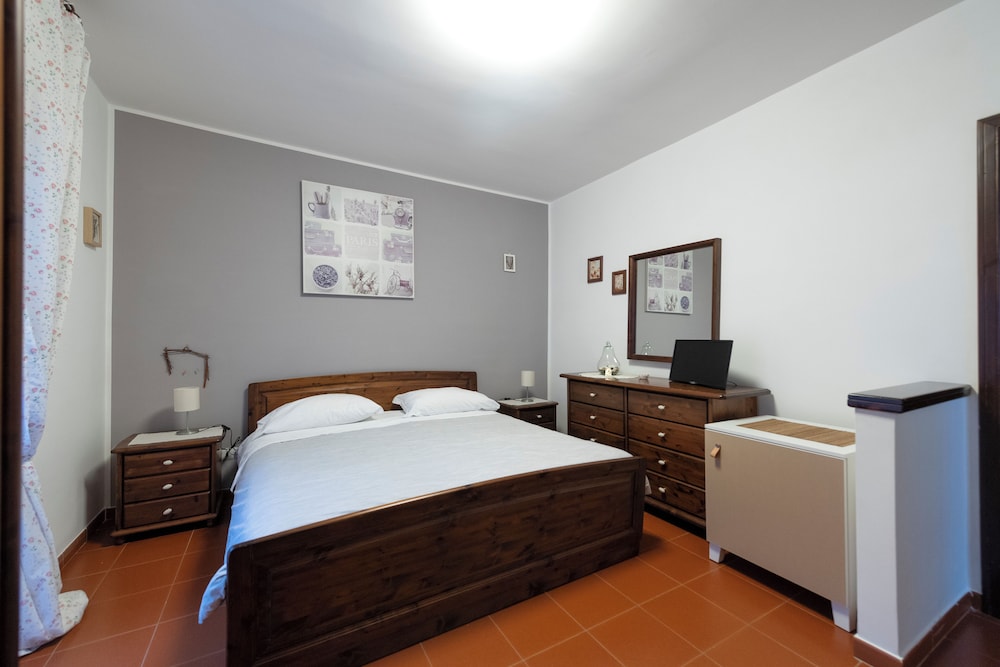 Classic Triple Room photo 2
