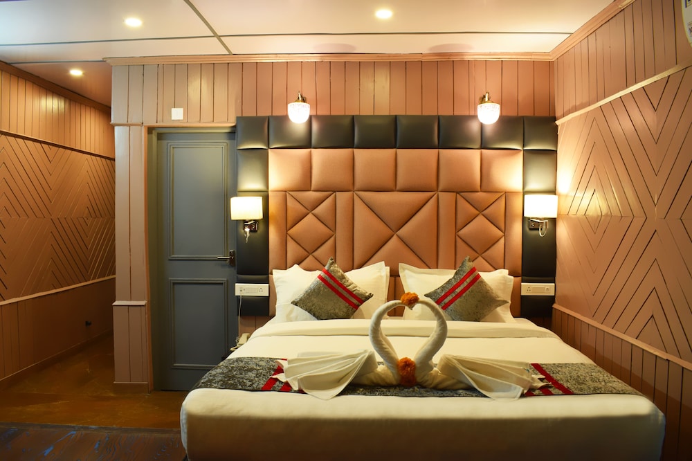 Executive One (Family Room) - Photo 10