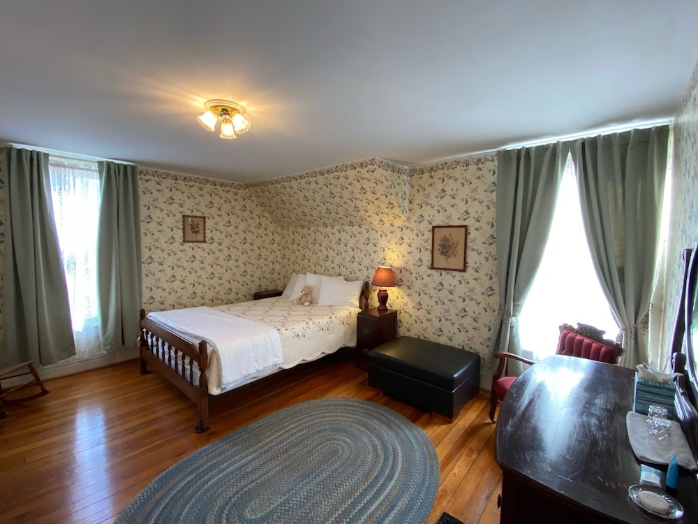Comfort Double Room, Shared Bathroom, City View