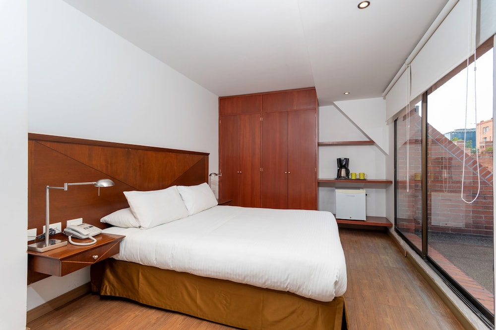 Standard Room, 1 Queen Bed