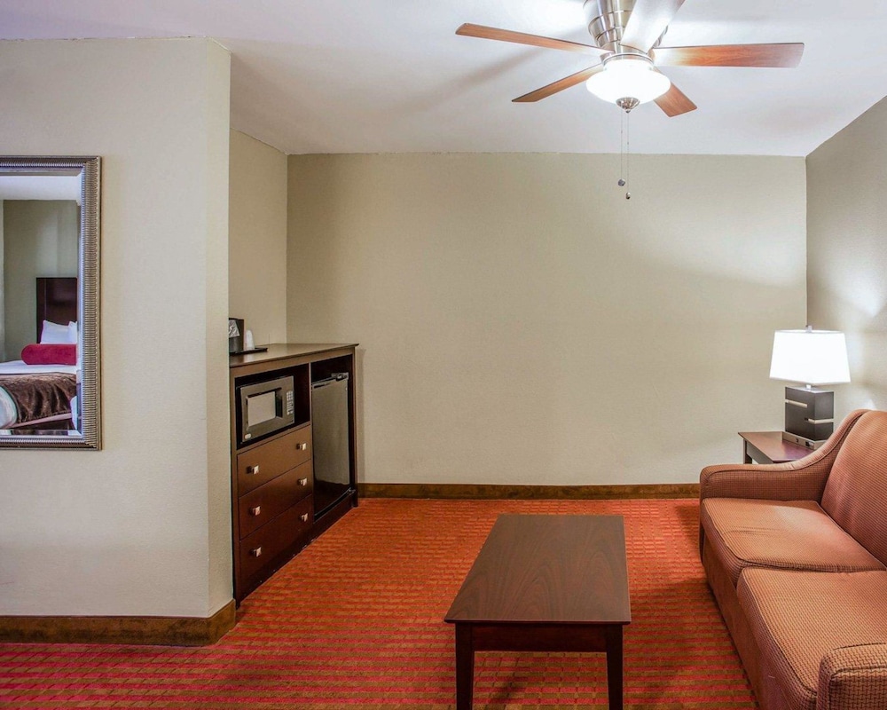 Suite, Multiple Beds, Non Smoking - Photo 6