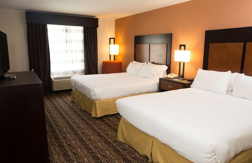 Suite, 2 Queen Beds, Accessible (Mobility, Accessible Tub) - Photo 2