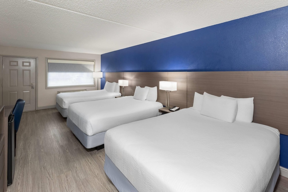 Room, Multiple Beds, Non Smoking photo 1