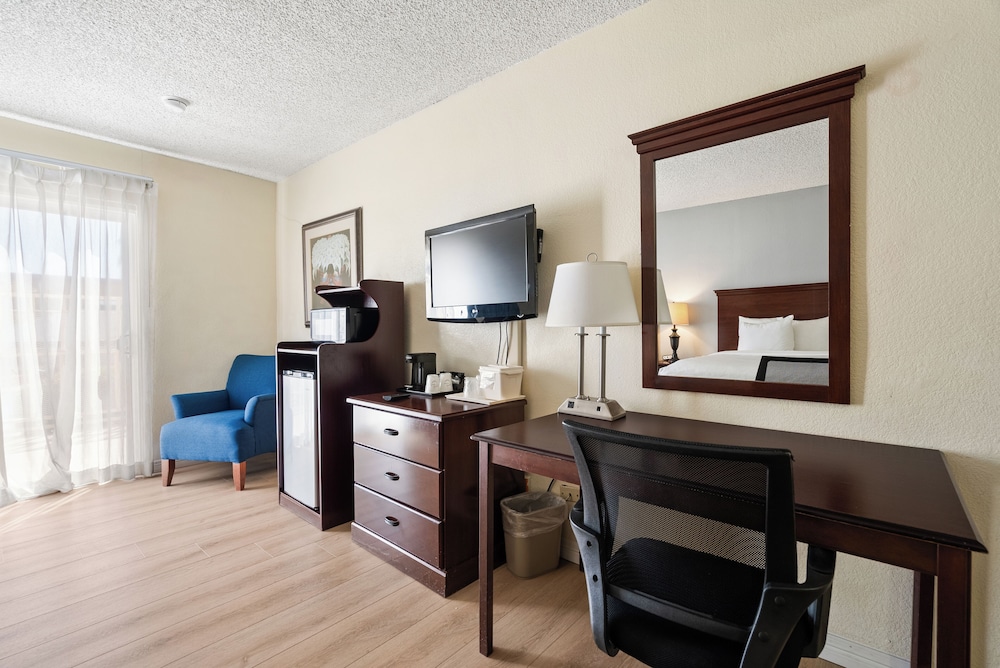 Single Room, Pool Access photo 3