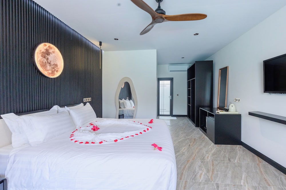 Deluxe Double or Twin Room, Pool View