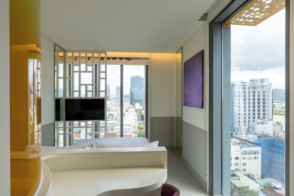 Room, 1 Queen Bed, River View, Corner photo 1