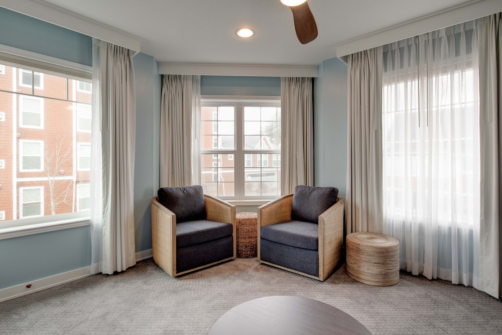 Queen Suite with Jetted Tub Partial Ocean View - Photo 4