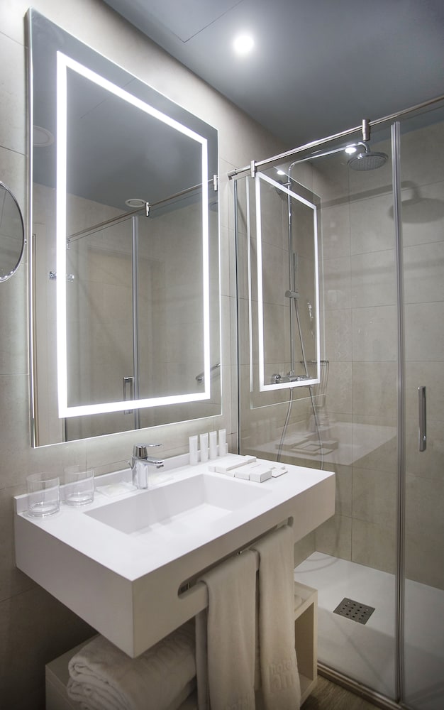 Premium Double Room - Photo 7