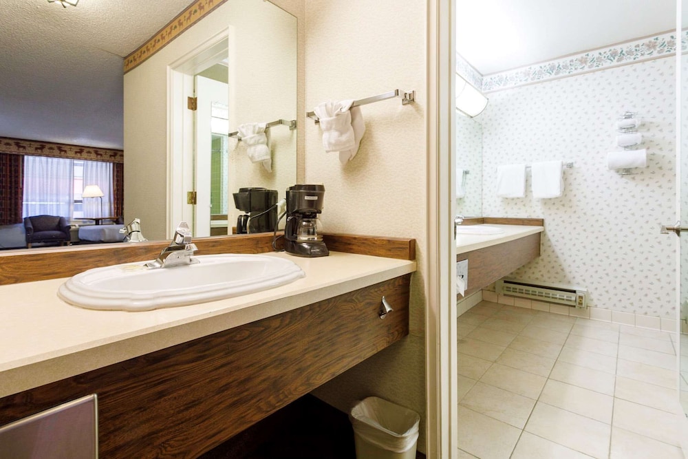 Suite, Multiple Beds, Non Smoking photo 3