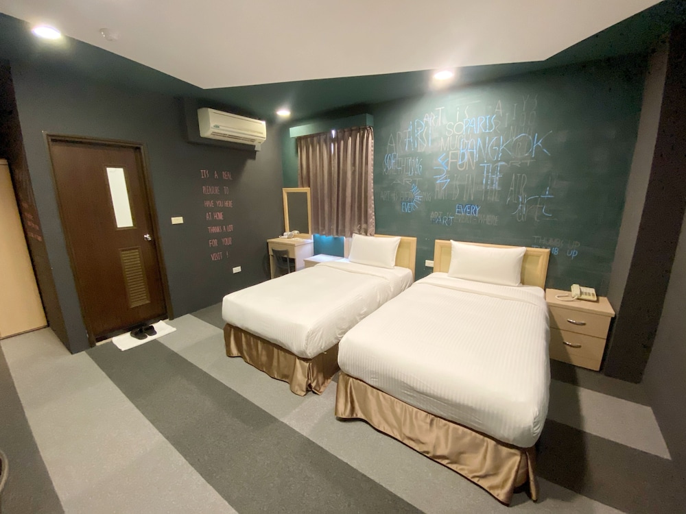 Business Twin Room, Multiple Beds photo 2