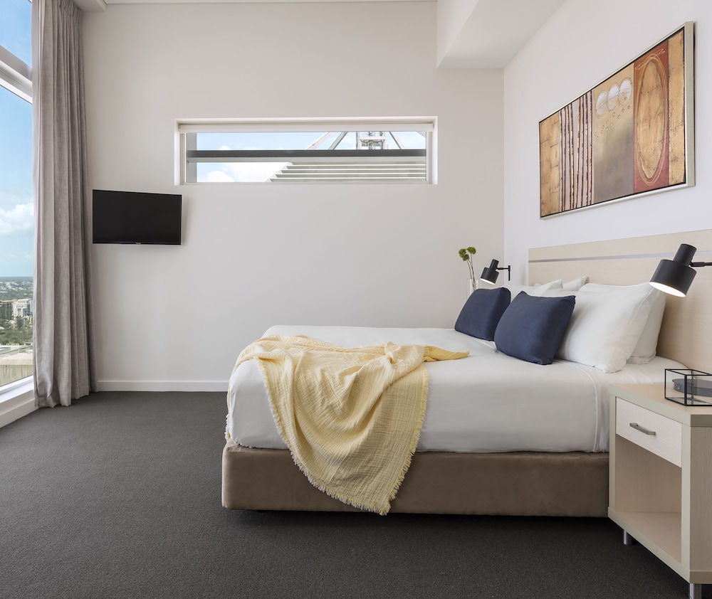 Apartment, 3 Bedrooms - Photo 8