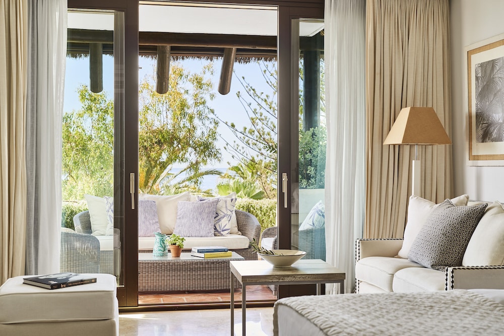 Deluxe Double Room, Terrace, Beachfront thumbnail 5