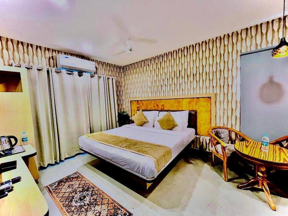 DELUXE ROOM - Photo 33